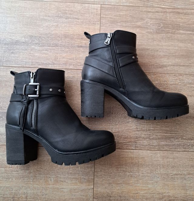 Botines negros de tacón