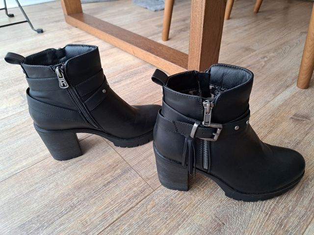 Botines negros de tacón