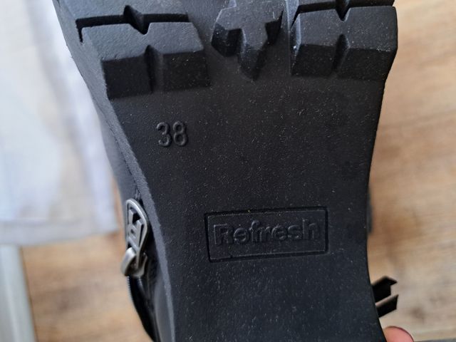 Botines negros de tacón