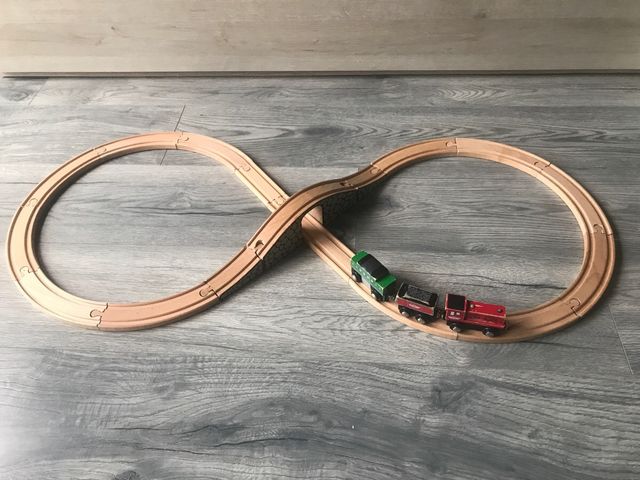 Tren de madera EXPRESS, con muchas piezas extra.