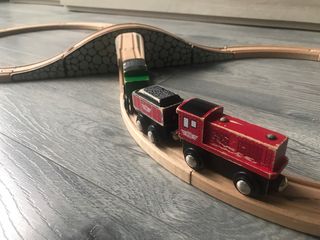 Tren de madera EXPRESS, con muchas piezas extra.