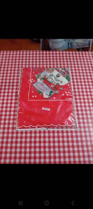 Tovaglia da 8 persone di Natale nuova.