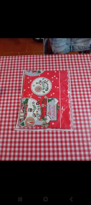 Tovaglia da 8 persone di Natale nuova.