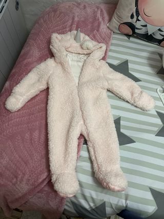 mono abrigo bebé rosa