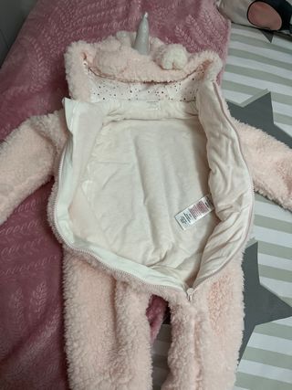 mono abrigo bebé rosa