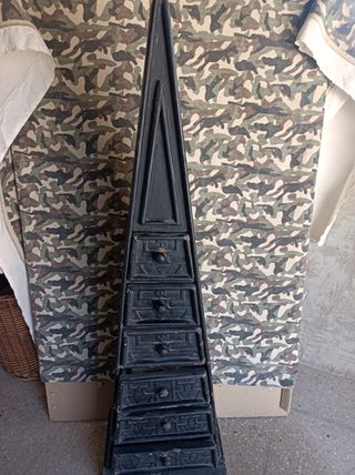Conjunto de muebles tallados a mano
