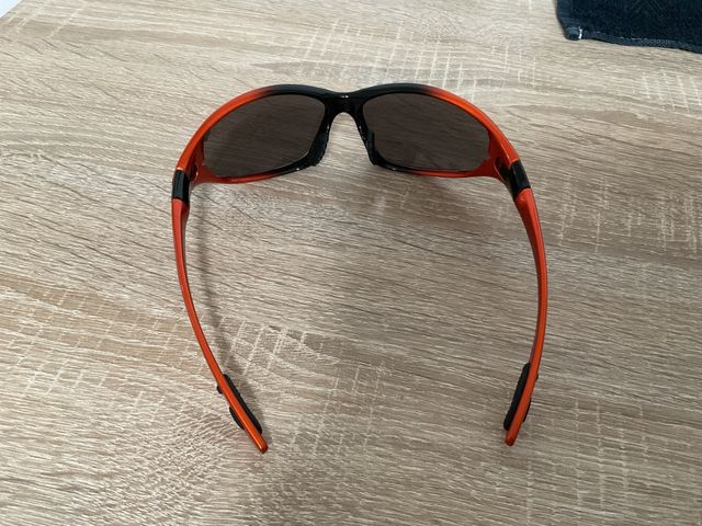 Occhiali sole uomo sport