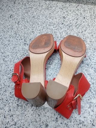 Sandalia roja piel  zara 