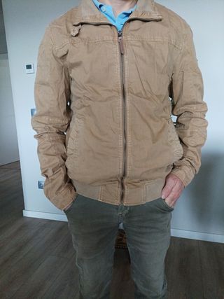 Cazadora pullandbear 