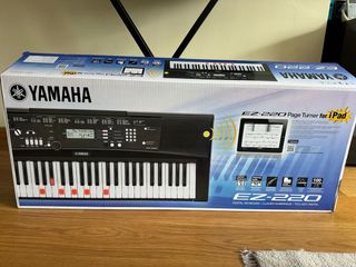 Yamaha EZ 220. Organo Teclado digital