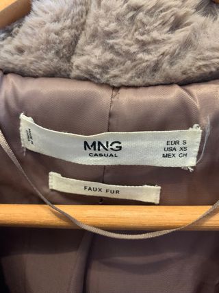 Abrigo de pelo rosa palo de Mango