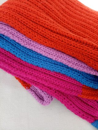 BONITA BUFANDA DE PUNTO