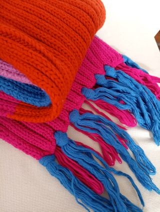 BONITA BUFANDA DE PUNTO