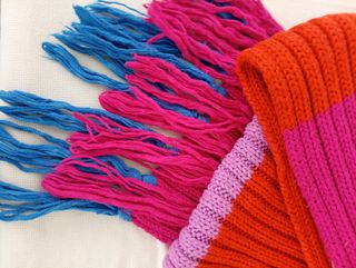 BONITA BUFANDA DE PUNTO