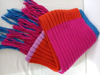 BONITA BUFANDA DE PUNTO