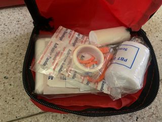 SEAT KIT EMERGENZA PRIMO SOCCORSO + PORTADOCUMENTI