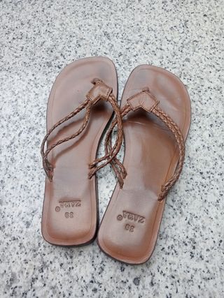 Sandalia piel zara 