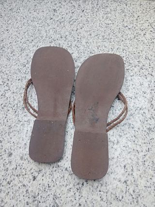 Sandalia piel zara 