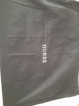 Bolsa guardapolvos Guess