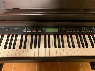 Piano electrónico