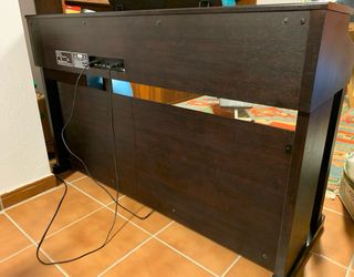Piano electrónico