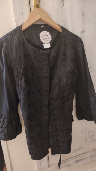 Blusa bordada negra Almatrichi. T 38-40