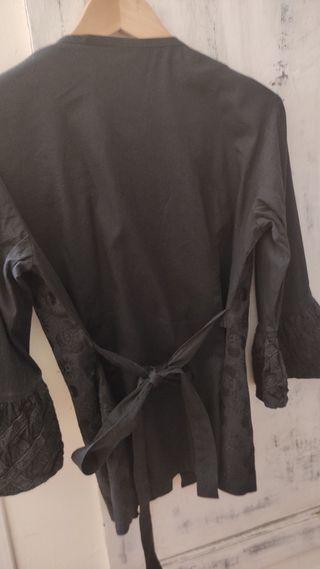 Blusa bordada negra Almatrichi. T 38-40