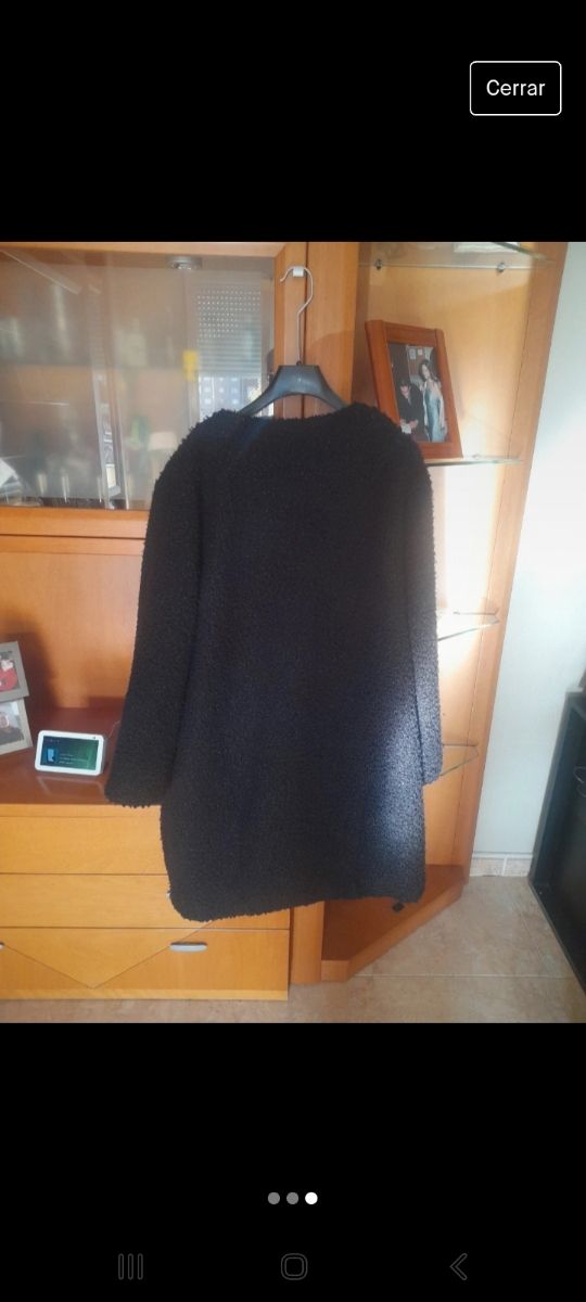 abrigo negro de Mango