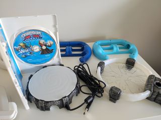 Volantes y pistola Wii + juego skylander