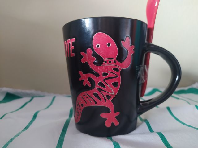 Taza y cuchara de cerámica de Lanzarote