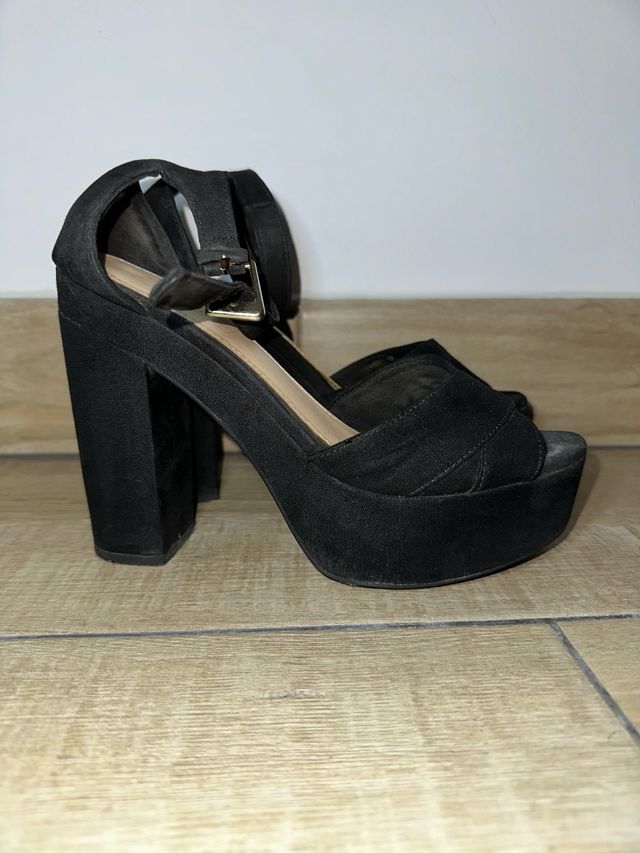 Tacones Bershka