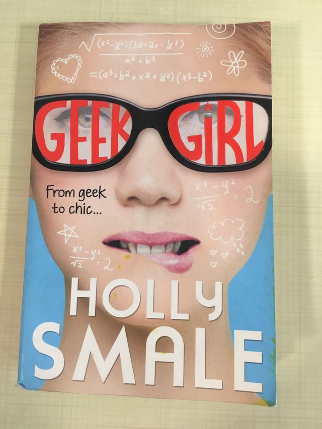 Libro en Ingles “ Geek girl”  Holly Smale