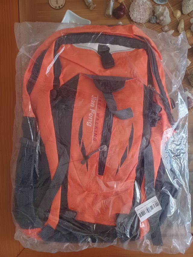 Mochila de nailon 50x30x13cm. A estrenar