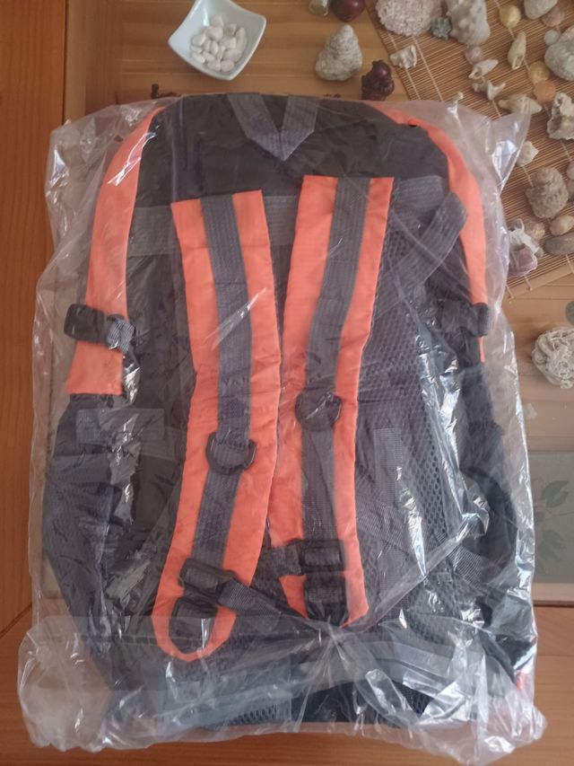 Mochila de nailon 50x30x13cm. A estrenar