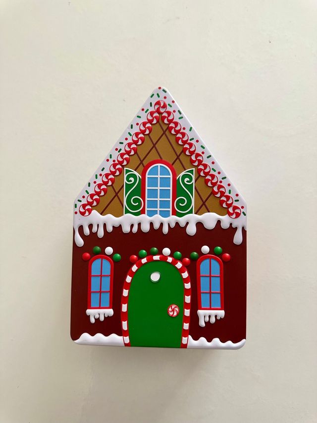 Caja de metal navideña