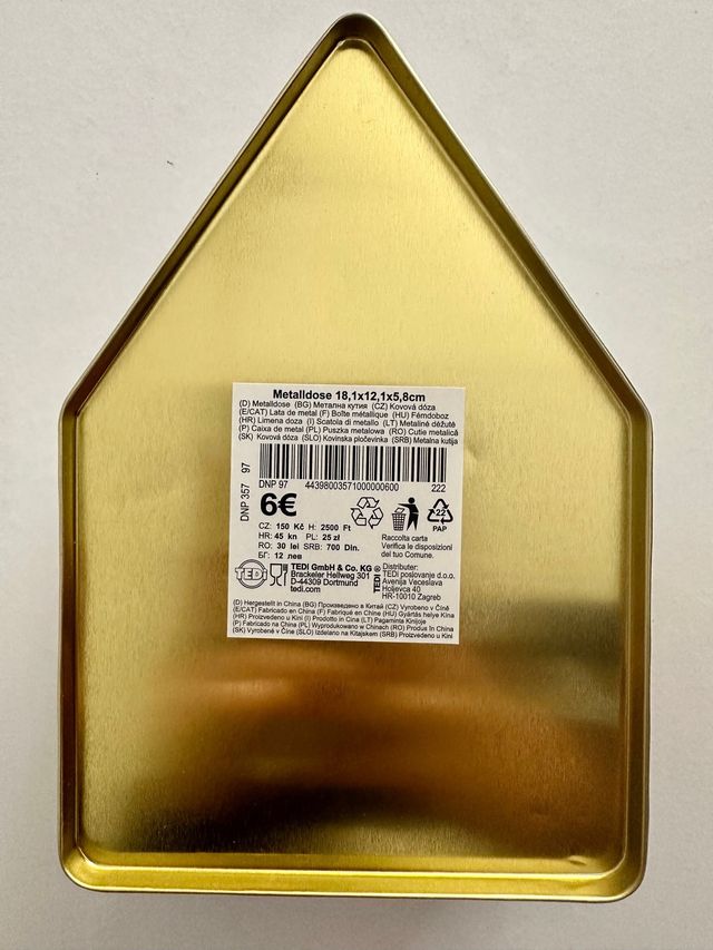 Caja de metal navideña