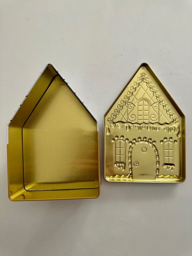 Caja de metal navideña