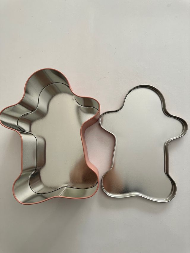 Caja de metal navideña