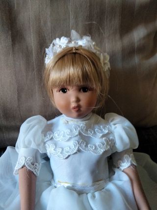 (comunión )Muñeca de porcelana