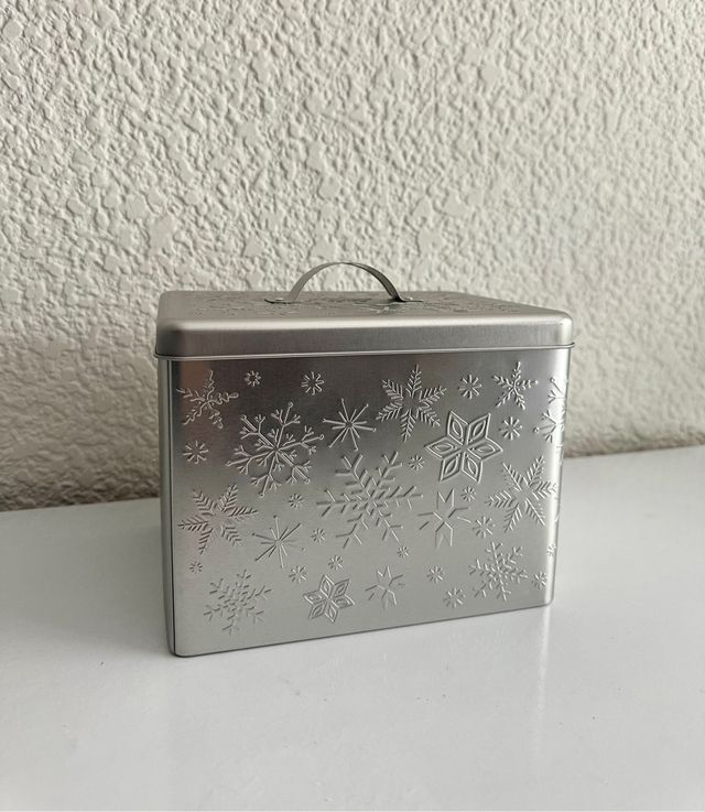 Caja de metal navideña