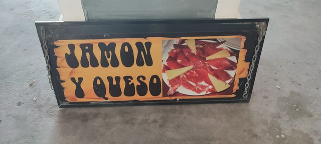 25 manifesti per fiere, edifici medievali, tendoni