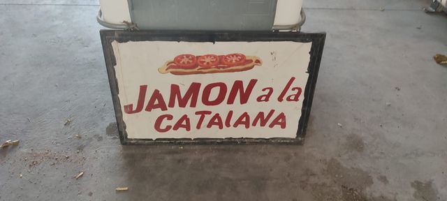 25 manifesti per fiere, edifici medievali, tendoni