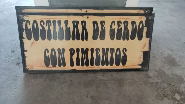 25 manifesti per fiere, edifici medievali, tendoni