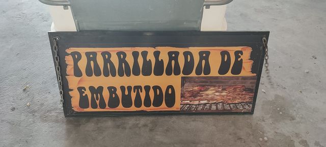 25 manifesti per fiere, edifici medievali, tendoni