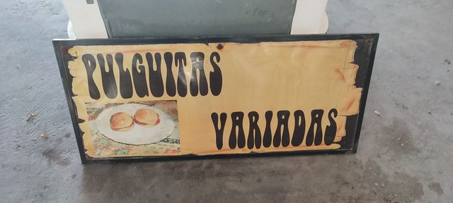 25 manifesti per fiere, edifici medievali, tendoni