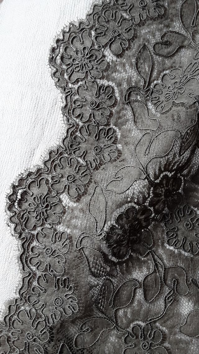 scampolo Pizzo elegante nuovo color tortora