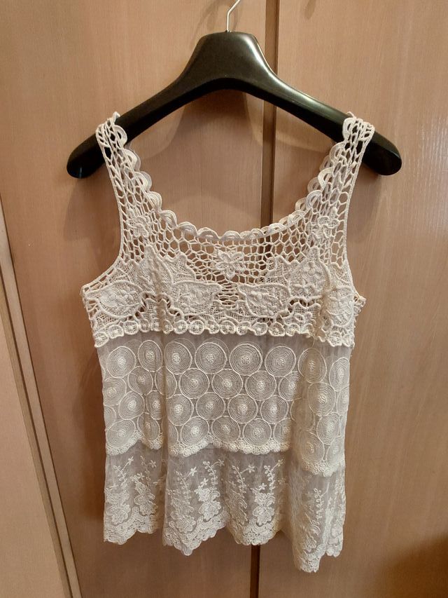 Top de encaje color beige Talla S-M