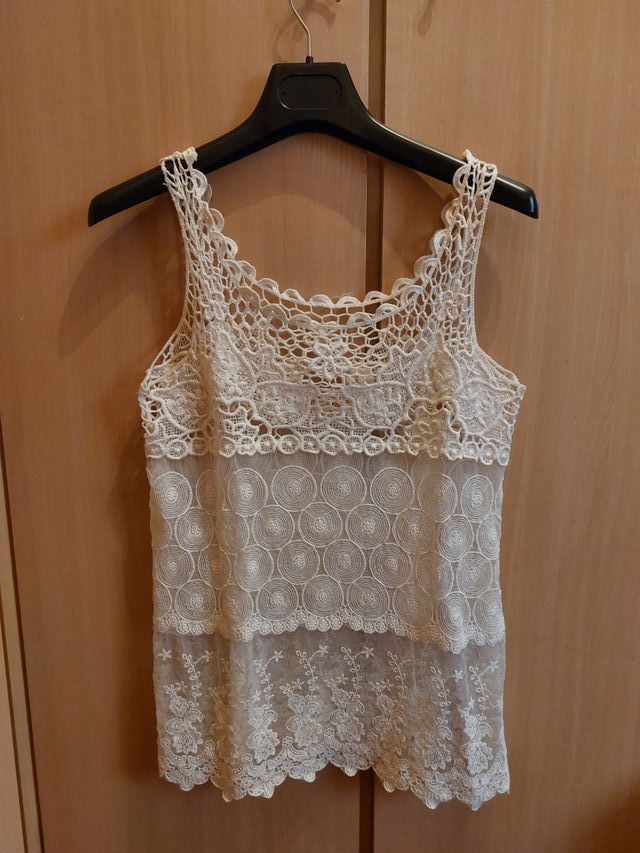Top de encaje color beige Talla S-M