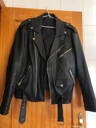 Chaqueta de cuero con cremalleras