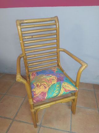 Mesa y sillas
